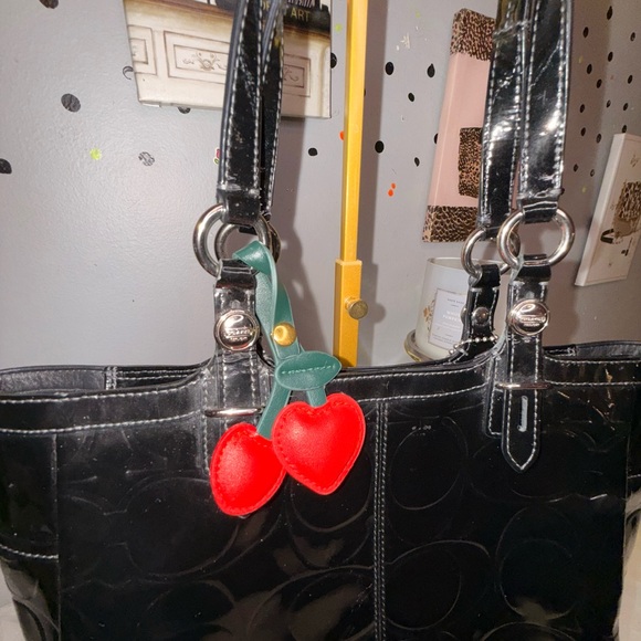 EUC Coach Black Patent Leather Black Shoulder bag - Picture 5 of 12